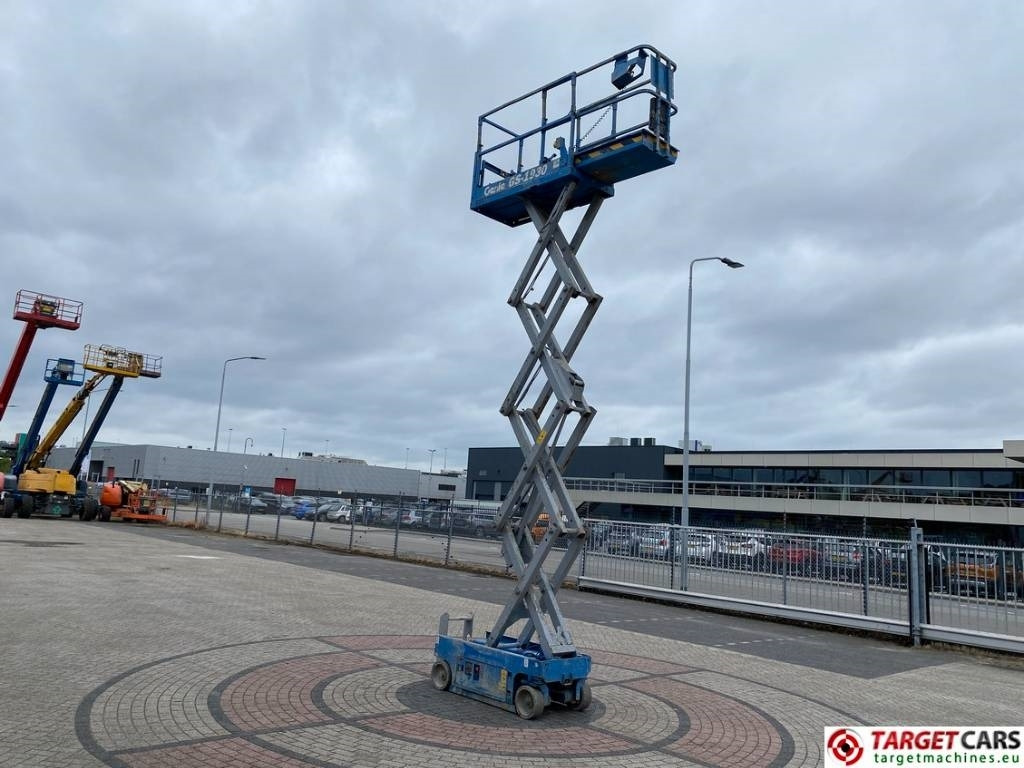Genie GS-1932 Electric Scissor Work Lift 779cm - Plataforma de tijeras: foto 5 Genie GS-1932 Electric Scissor Work Lift 779cm - Plataforma de tijeras: foto 5