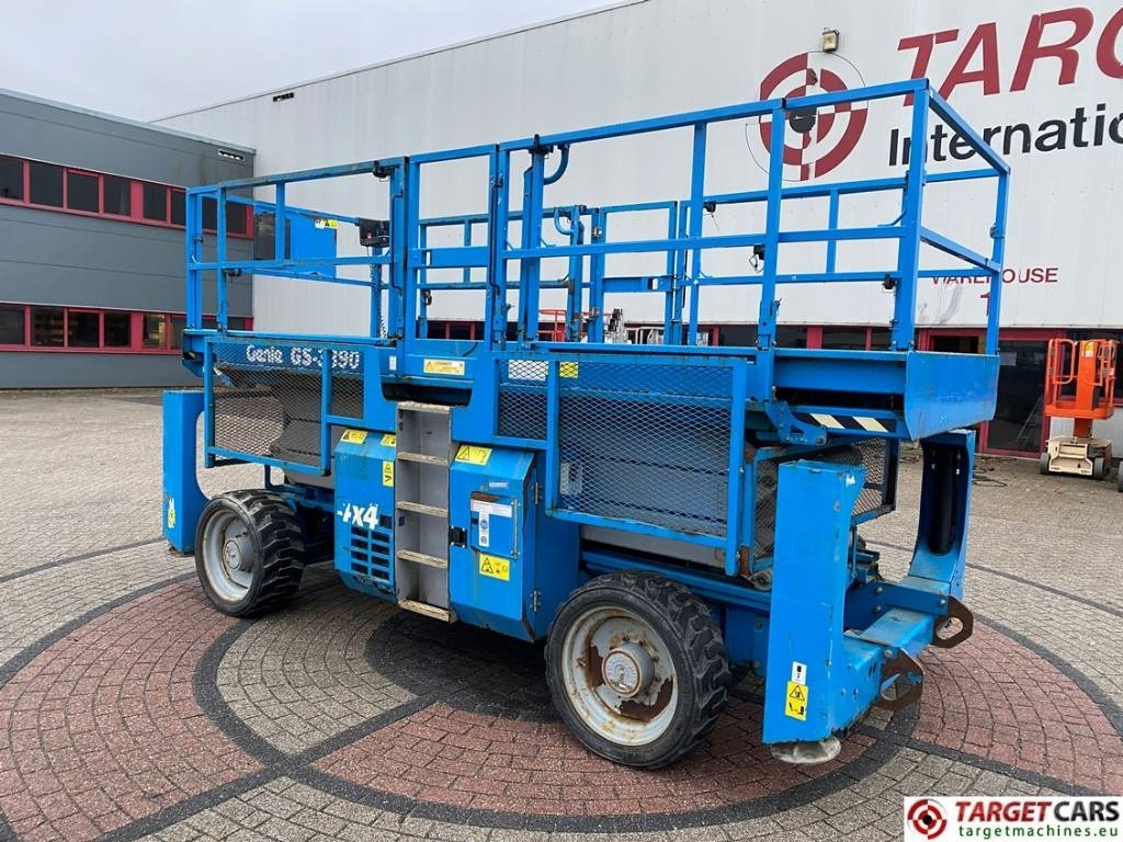 Genie GS-3390RT Diesel 4x4 Scissor Work Lift 1206cm - Plataforma de tijeras: foto 4 Genie GS-3390RT Diesel 4x4 Scissor Work Lift 1206cm - Plataforma de tijeras: foto 4