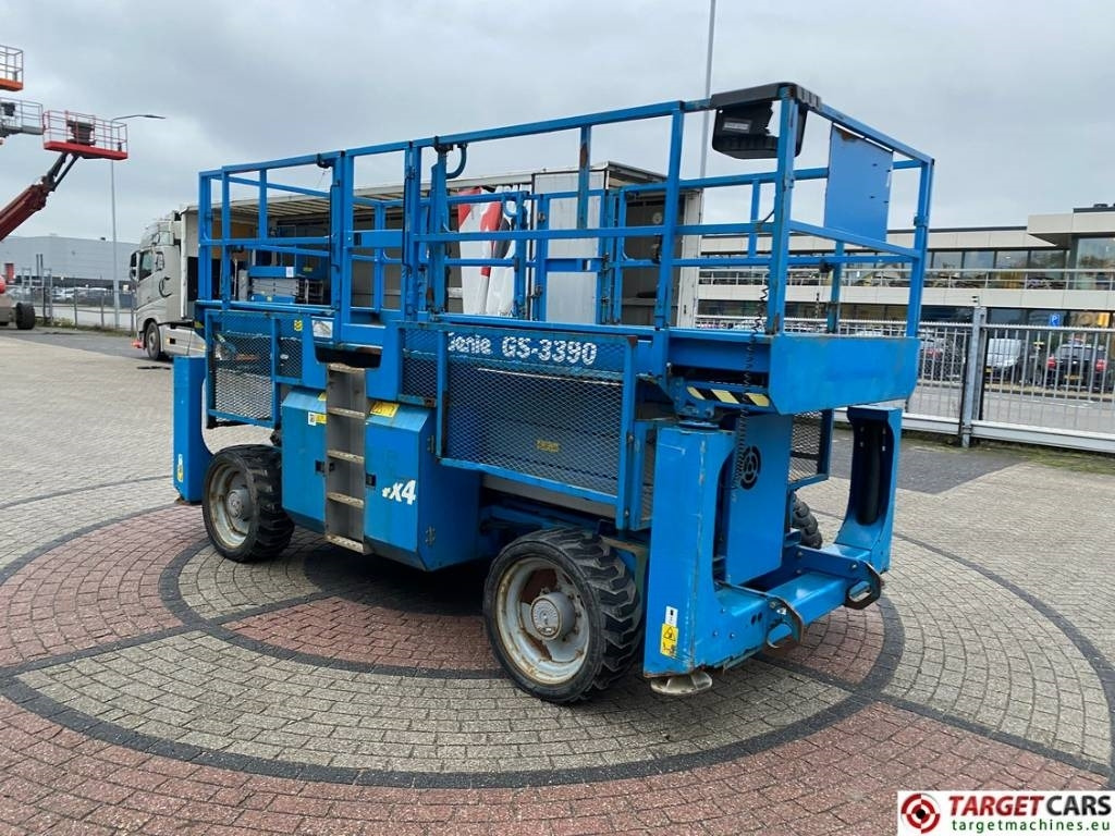 Genie GS-3390RT Diesel 4x4 Scissor Work Lift 1206cm - Plataforma de tijeras: foto 2 Genie GS-3390RT Diesel 4x4 Scissor Work Lift 1206cm - Plataforma de tijeras: foto 2
