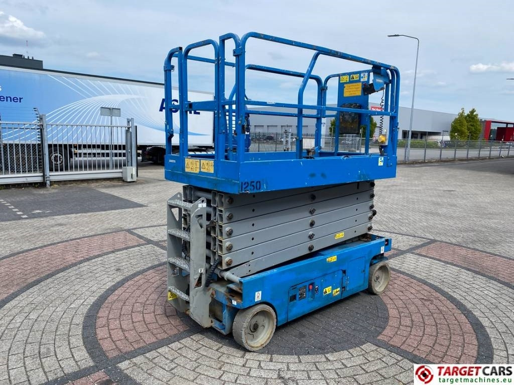 Genie GS-4047 Electric 4047 Scissor Work Lift 1389cm - Plataforma de tijeras: foto 3 Genie GS-4047 Electric 4047 Scissor Work Lift 1389cm - Plataforma de tijeras: foto 3