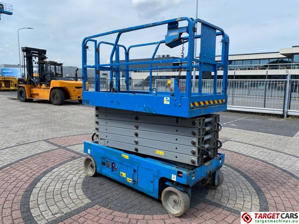 Genie GS-4047 Electric 4047 Scissor Work Lift 1389cm - Plataforma de tijeras: foto 2 Genie GS-4047 Electric 4047 Scissor Work Lift 1389cm - Plataforma de tijeras: foto 2