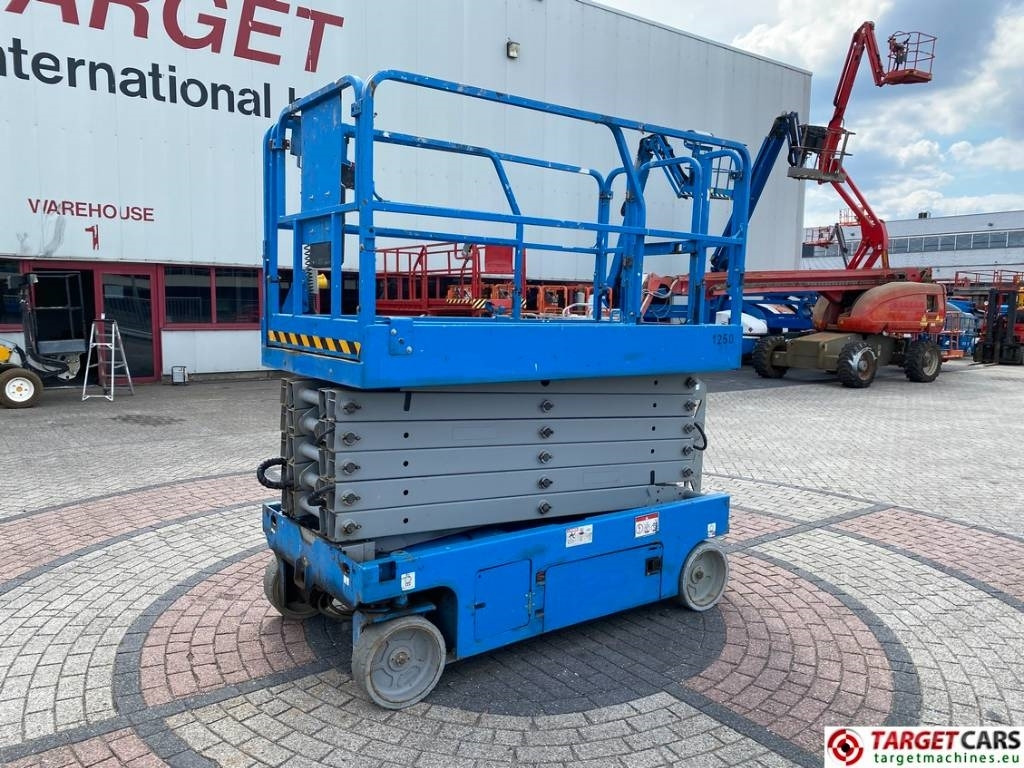Genie GS-4047 Electric 4047 Scissor Work Lift 1389cm - Plataforma de tijeras: foto 1 Genie GS-4047 Electric 4047 Scissor Work Lift 1389cm - Plataforma de tijeras: foto 1