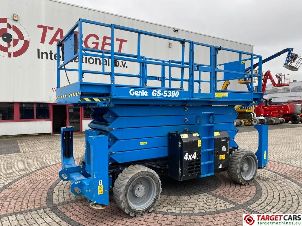 Genie GS-5390 RT LPG 4x4 Scissor Work Lift 1815cm - Plataforma de tijeras: foto 1 Genie GS-5390 RT LPG 4x4 Scissor Work Lift 1815cm - Plataforma de tijeras: foto 1