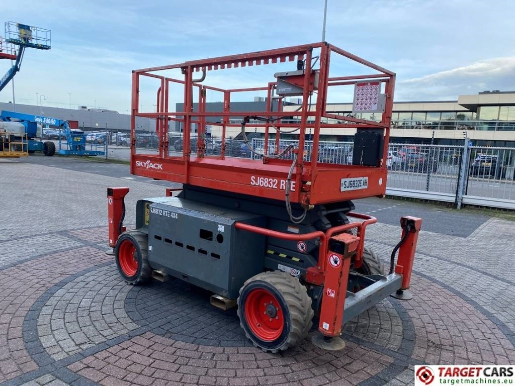 SkyJack SJ6832RTE HyBrid 4x4 Scissor Work Lift 1180cm - Plataforma de tijeras: foto 2 SkyJack SJ6832RTE HyBrid 4x4 Scissor Work Lift 1180cm - Plataforma de tijeras: foto 2