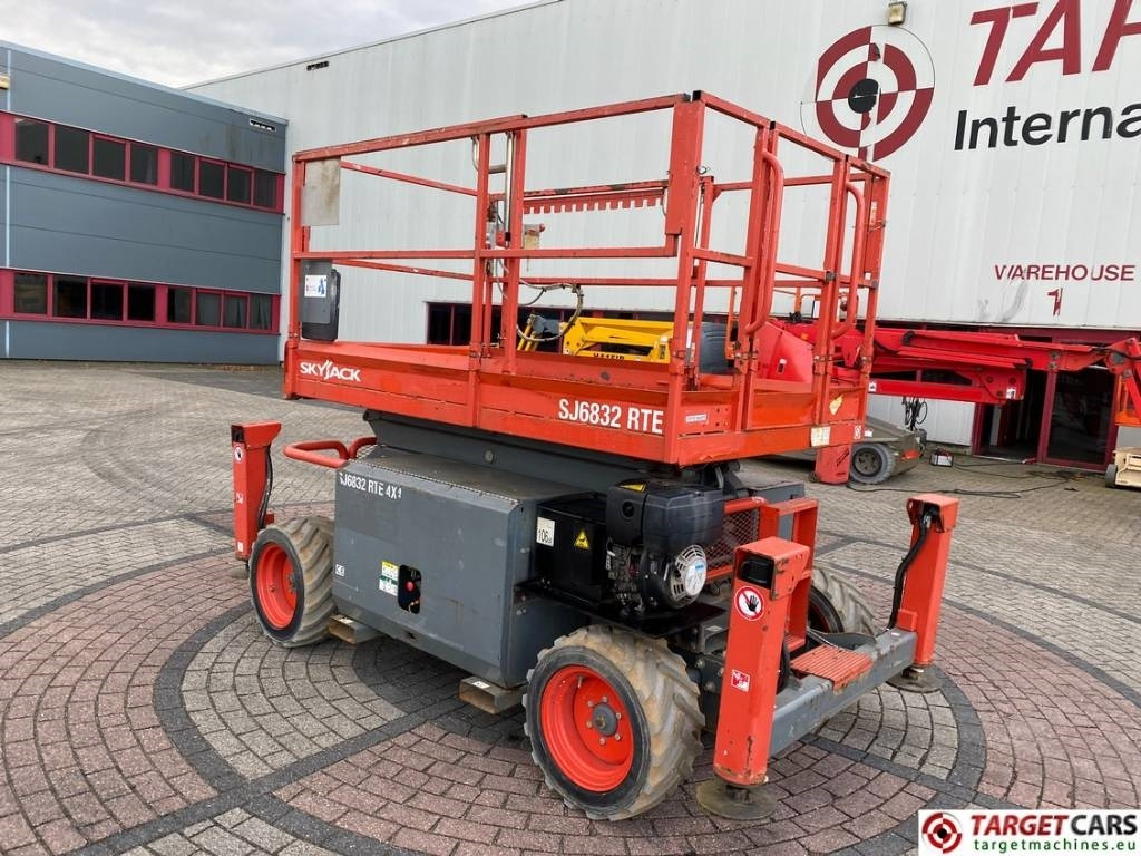 SkyJack SJ6832RTE HyBrid 4x4 Scissor Work Lift 1180cm - Plataforma de tijeras: foto 4 SkyJack SJ6832RTE HyBrid 4x4 Scissor Work Lift 1180cm - Plataforma de tijeras: foto 4