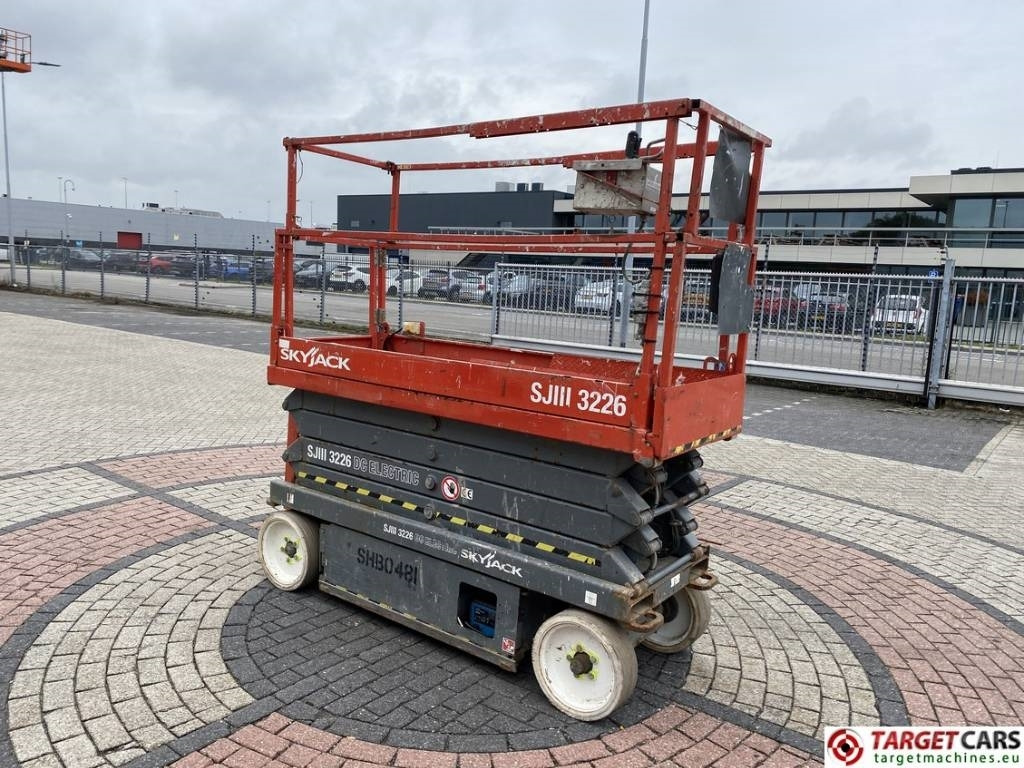 SkyJack SJIII-3226 Electric Scissor Work Lift 990cm - Plataforma de tijeras: foto 2 SkyJack SJIII-3226 Electric Scissor Work Lift 990cm - Plataforma de tijeras: foto 2