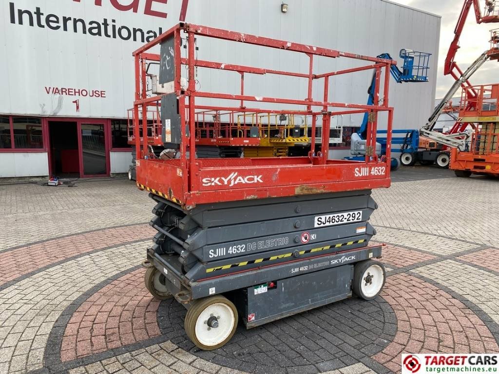 SkyJack SJIII-4632 Electric 4632 Scissor Work Lift 1170cm  - Plataforma de tijeras: foto 1 SkyJack SJIII-4632 Electric 4632 Scissor Work Lift 1170cm  - Plataforma de tijeras: foto 1
