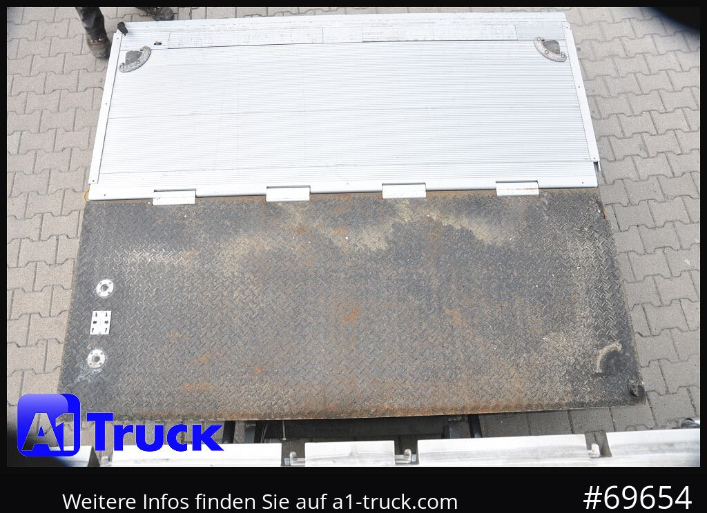 SCHMITZ SKO 24, Ladebordwand LBW 3703h. 309 tkm !! - Semirremolque frigorífico: foto 3 SCHMITZ SKO 24, Ladebordwand LBW 3703h. 309 tkm !! - Semirremolque frigorífico: foto 3