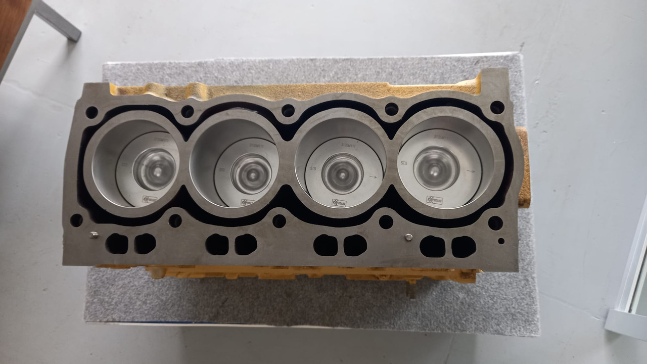 Caterpillar 3054C Short Block revisionato per CAT 3054C e C4.4 - Bloque de cilindros para Maquinaria de construcción: foto 2 Caterpillar 3054C Short Block revisionato per CAT 3054C e C4.4 - Bloque de cilindros para Maquinaria de construcción: foto 2