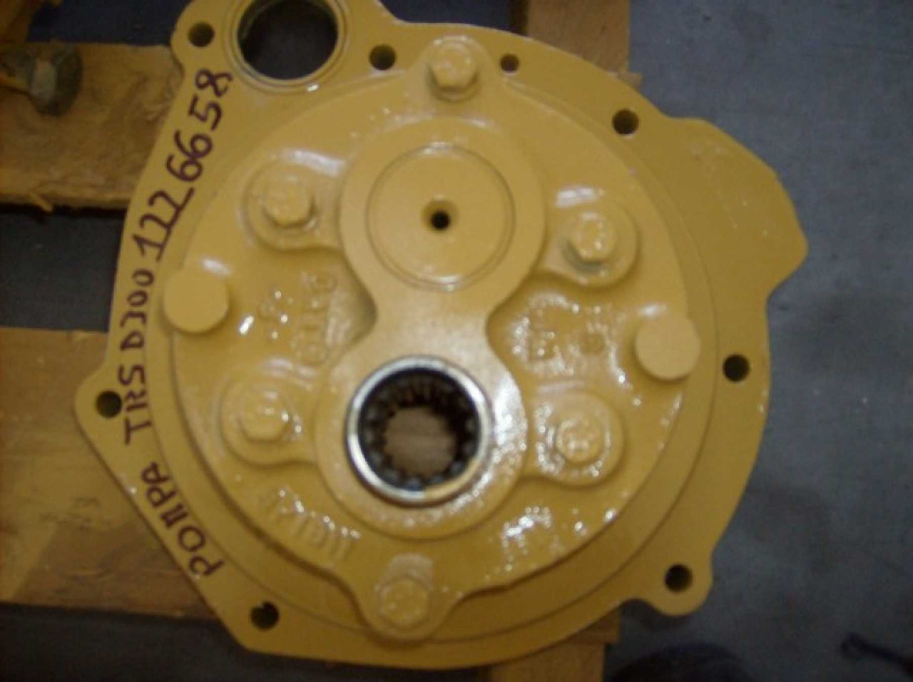 Caterpillar D300D POMPA DI TRASMISSIONE - Bomba hidráulica para Maquinaria de construcción: foto 3 Caterpillar D300D POMPA DI TRASMISSIONE - Bomba hidráulica para Maquinaria de construcción: foto 3