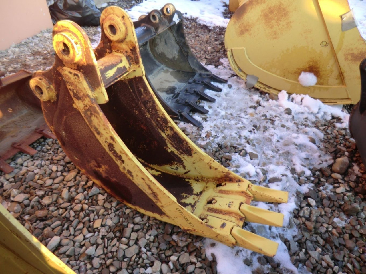 Caterpillar E70 Benna con denti, larghezza mm 350 - Cazo para excavadora: foto 2 Caterpillar E70 Benna con denti, larghezza mm 350 - Cazo para excavadora: foto 2