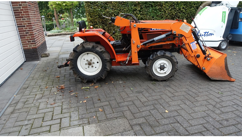 Hinomoto C144 4x4 met frontlader - Tractor: foto 3 Hinomoto C144 4x4 met frontlader - Tractor: foto 3