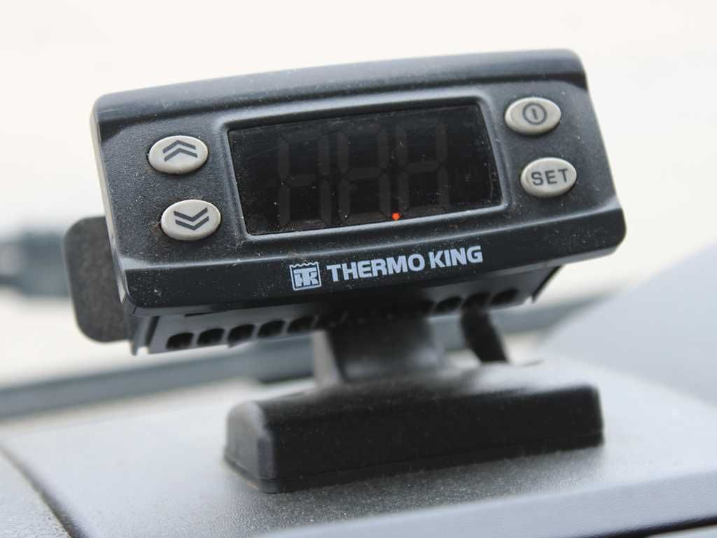 Camión frigorífico Iveco EUROCARGO 75E19, THERMO KING C - 450e, TAIL LIFT: foto 12