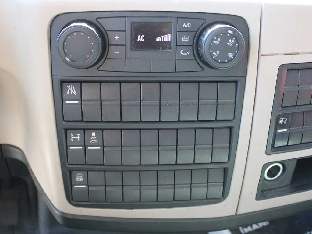 Camión caja cerrada MAN TGL 12.220, HYDRAULIC FRONT, EURO 6: foto 13