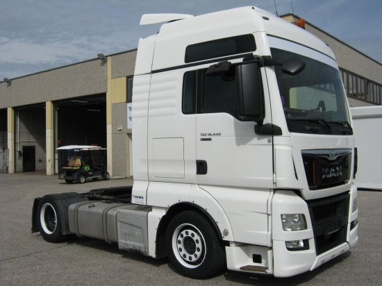 MAN TGX 18.440 XXL Low Deck, Retarder, Standklima, Euro 6, - Cabeza tractora: foto 3 MAN TGX 18.440 XXL Low Deck, Retarder, Standklima, Euro 6, - Cabeza tractora: foto 3