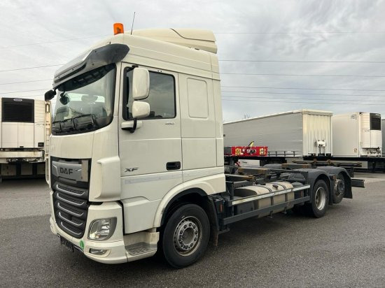 DAF XF 480 FAR BDF Euro 6 Liftachse, Retarder - Camión portacontenedore/ Intercambiable: foto 1 DAF XF 480 FAR BDF Euro 6 Liftachse, Retarder - Camión portacontenedore/ Intercambiable: foto 1