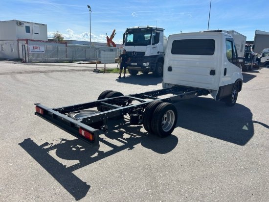 Iveco Daily 40 - 180 Fahrgestell, E6 Ohne Motor/Ohne Getriebe 2 Stück verfügbar - Camión chasis: foto 5 Iveco Daily 40 - 180 Fahrgestell, E6 Ohne Motor/Ohne Getriebe 2 Stück verfügbar - Camión chasis: foto 5