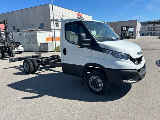 Iveco Daily 40 - 180 Fahrgestell, E6 Ohne Motor/Ohne Getriebe 2 Stück verfügbar - Camión chasis: foto 3 Iveco Daily 40 - 180 Fahrgestell, E6 Ohne Motor/Ohne Getriebe 2 Stück verfügbar - Camión chasis: foto 3