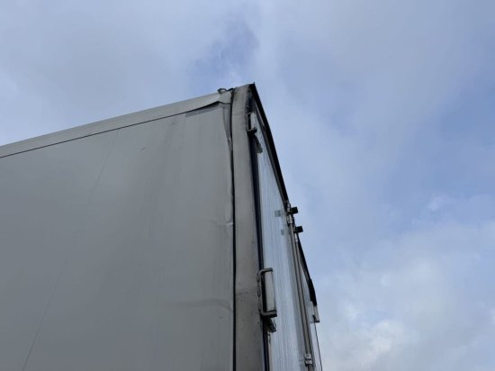 Krone Cool Liner, Thermo King SLX 300 , kleiner Schaden links hinten - Semirremolque isotérmico: foto 4 Krone Cool Liner, Thermo King SLX 300 , kleiner Schaden links hinten - Semirremolque isotérmico: foto 4