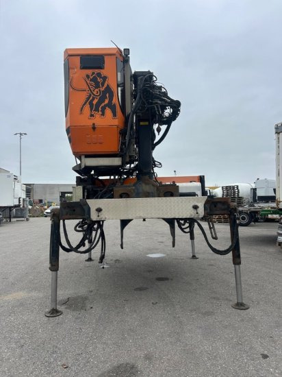 Plateau-Wechselpritsche mit Loglift 140S inkl. Rotator und Greifer - Remolque portacontenedore/ Intercambiable: foto 5 Plateau-Wechselpritsche mit Loglift 140S inkl. Rotator und Greifer - Remolque portacontenedore/ Intercambiable: foto 5
