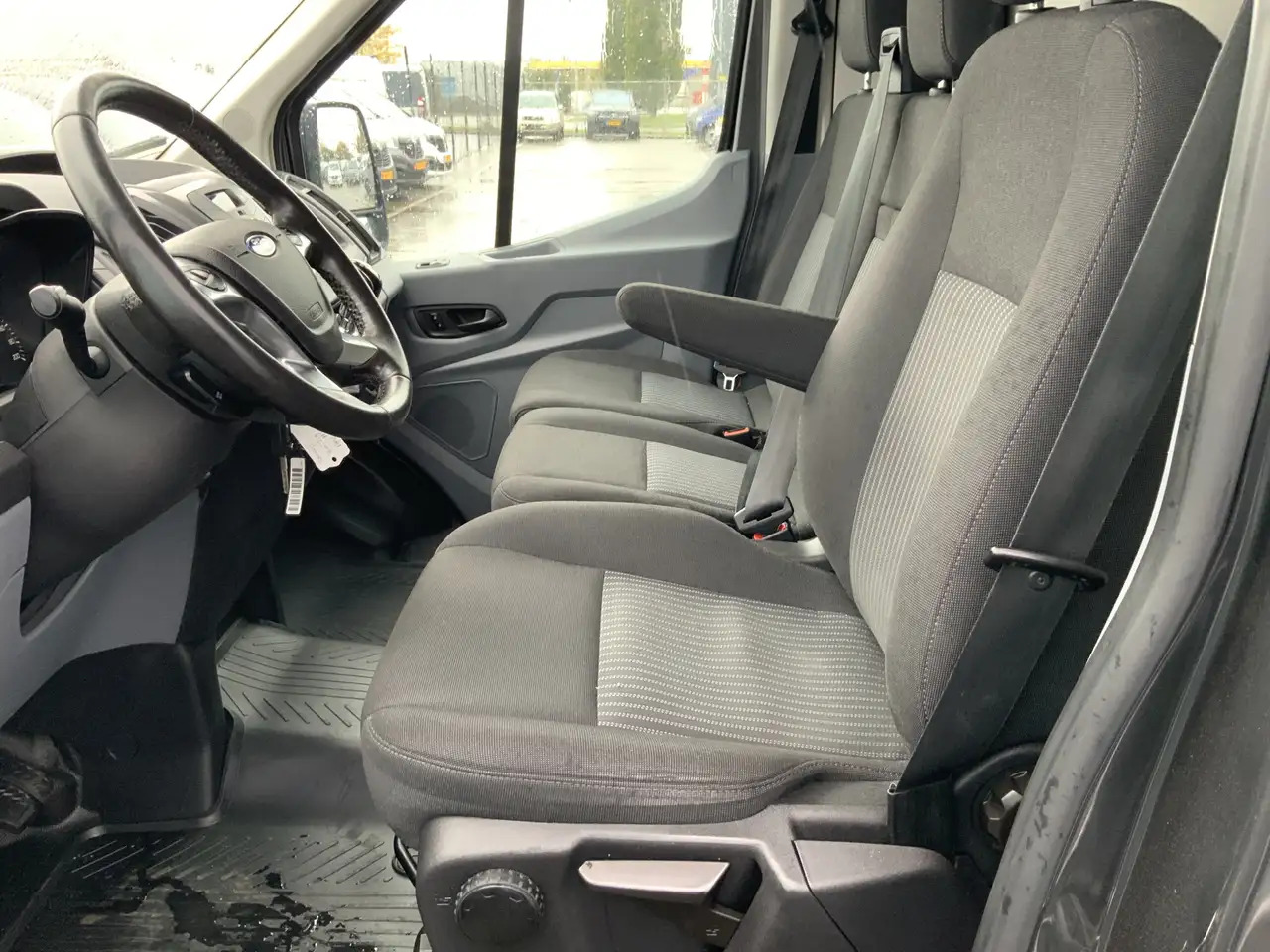 Furgón Ford Transit 330 2.2 TDCI L3H3 Ambiente Airco 3 Zits Euro 5: foto 10