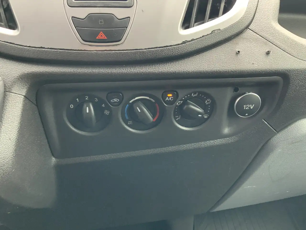 Furgón Ford Transit 330 2.2 TDCI L3H3 Ambiente Airco 3 Zits Euro 5: foto 11