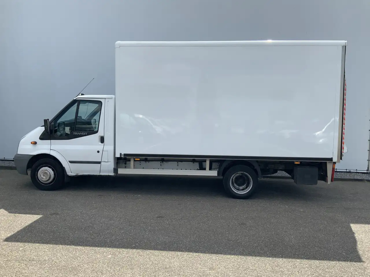 Ford Transit 350L 2.4 TDCI MARGE !!bak&Laadklep &Zijdeur Airco - Furgoneta caja cerrada: foto 3 Ford Transit 350L 2.4 TDCI MARGE !!bak&Laadklep &Zijdeur Airco - Furgoneta caja cerrada: foto 3
