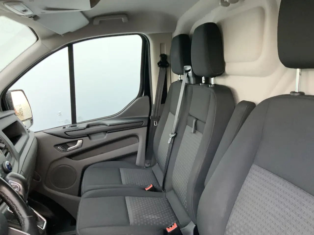 Ford Transit Custom 280 2.0 TDCI L1H1 Automaat Dub Schuifdeur Side Bar - Furgón: foto 4 Ford Transit Custom 280 2.0 TDCI L1H1 Automaat Dub Schuifdeur Side Bar - Furgón: foto 4