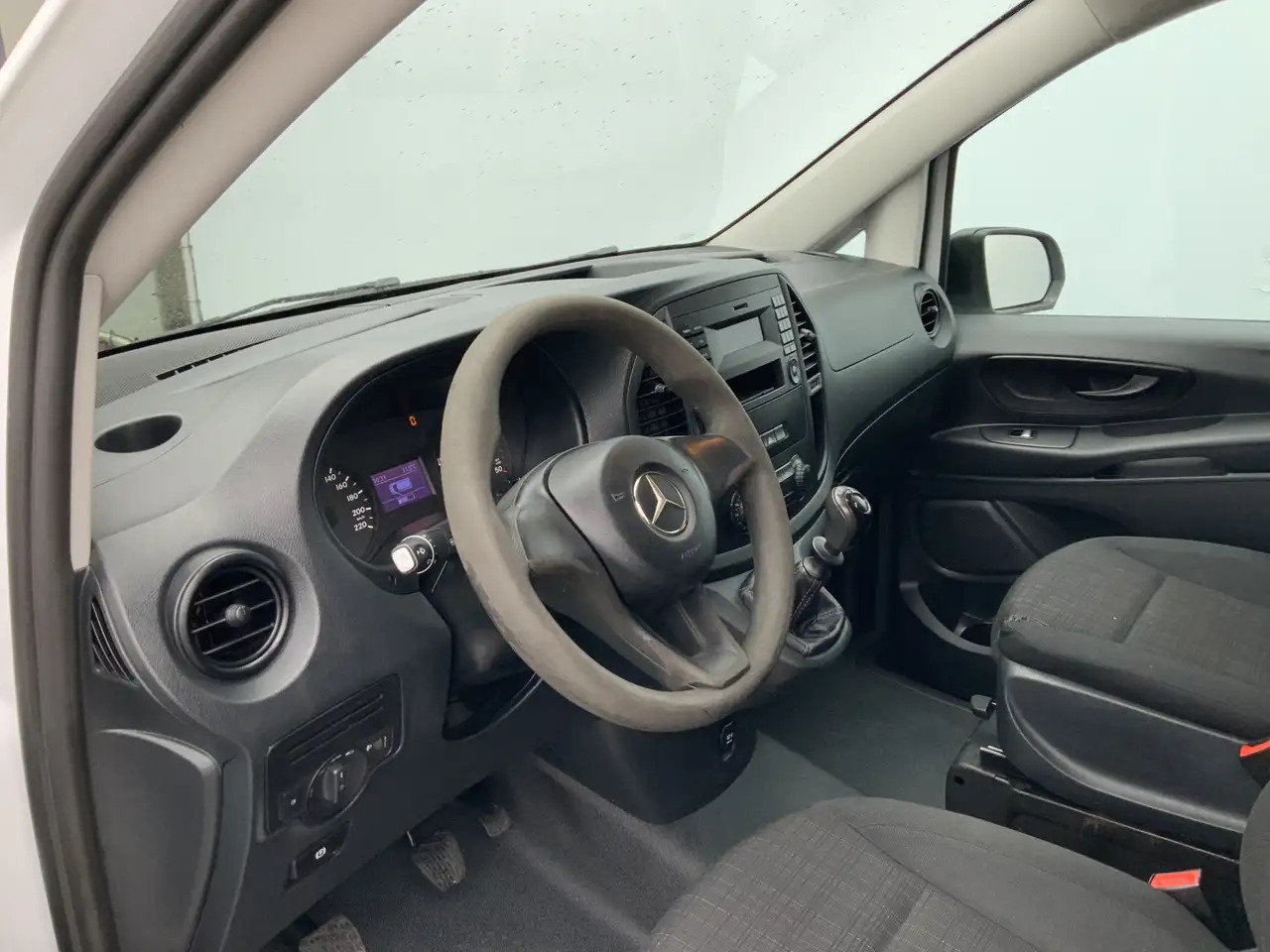 Mercedes-Benz Vito 111 CDI Functional Airco Trekhaak 2000 kg (Schades - Furgón: foto 5 Mercedes-Benz Vito 111 CDI Functional Airco Trekhaak 2000 kg (Schades - Furgón: foto 5