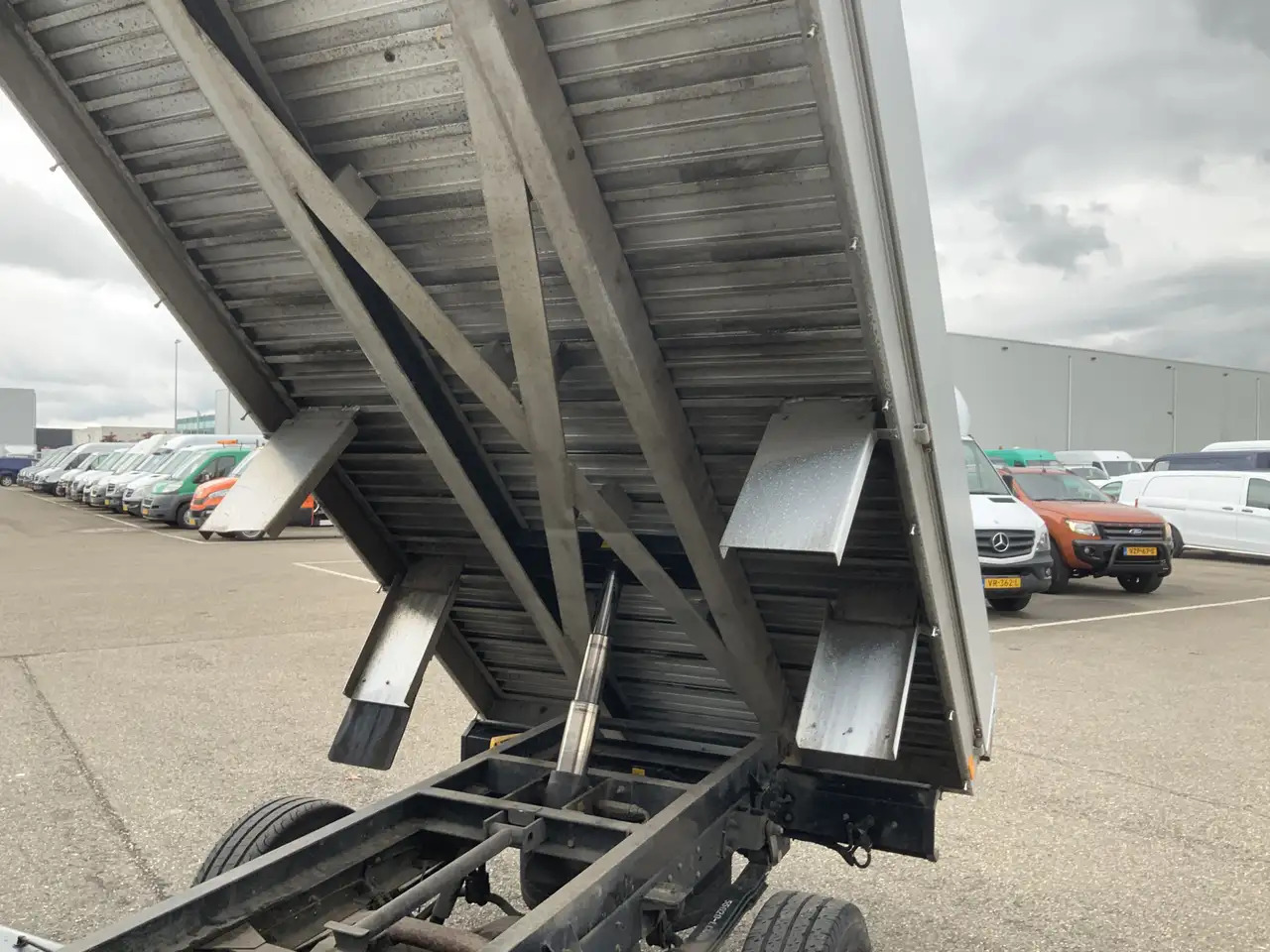 Nissan NT400 32.12 2.5 dCi 250 Kipper Trekhaak 2000 kg 3 - Furgoneta basculante: foto 5 Nissan NT400 32.12 2.5 dCi 250 Kipper Trekhaak 2000 kg 3 - Furgoneta basculante: foto 5