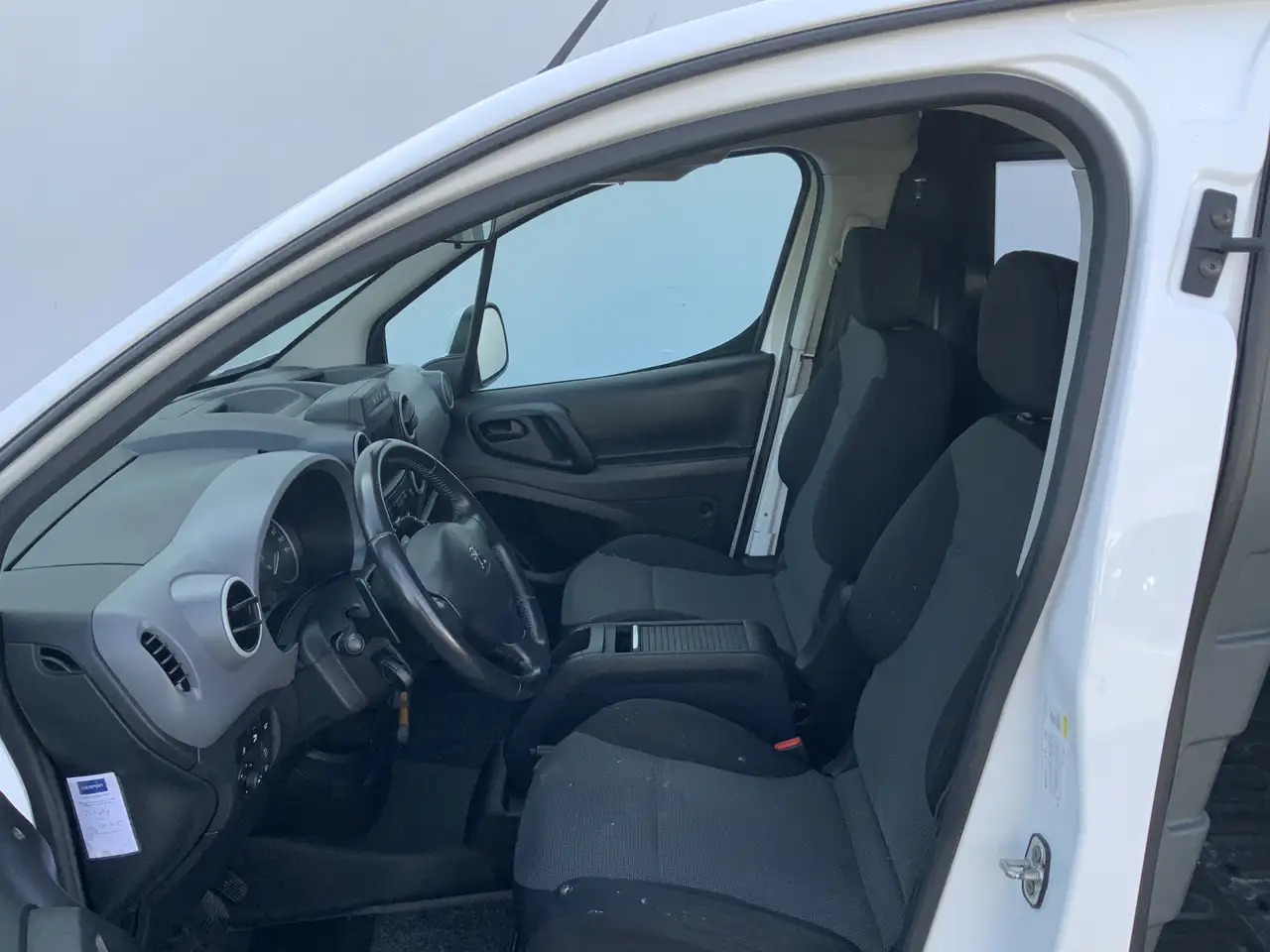 Peugeot Partner 122 1.6 BlueHDi Automaat hapert !!!100 L1 Premium - Furgoneta pequeña: foto 5 Peugeot Partner 122 1.6 BlueHDi Automaat hapert !!!100 L1 Premium - Furgoneta pequeña: foto 5