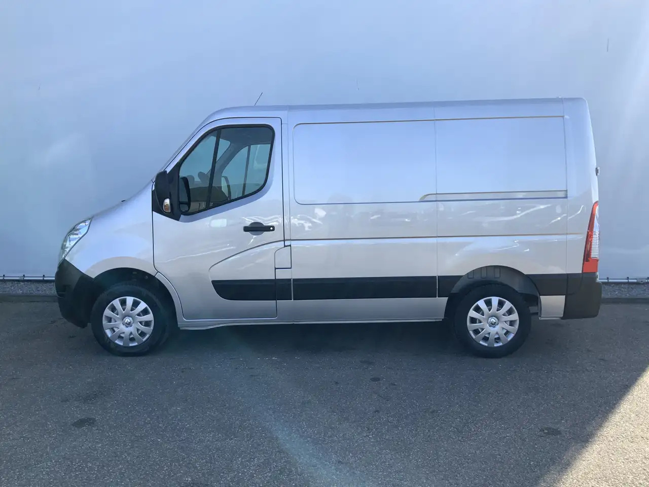 Renault Master T33 2.3 dCi L1H1Airco Cruise 3 Zits Trekhaak 2500 - Furgón: foto 3 Renault Master T33 2.3 dCi L1H1Airco Cruise 3 Zits Trekhaak 2500 - Furgón: foto 3