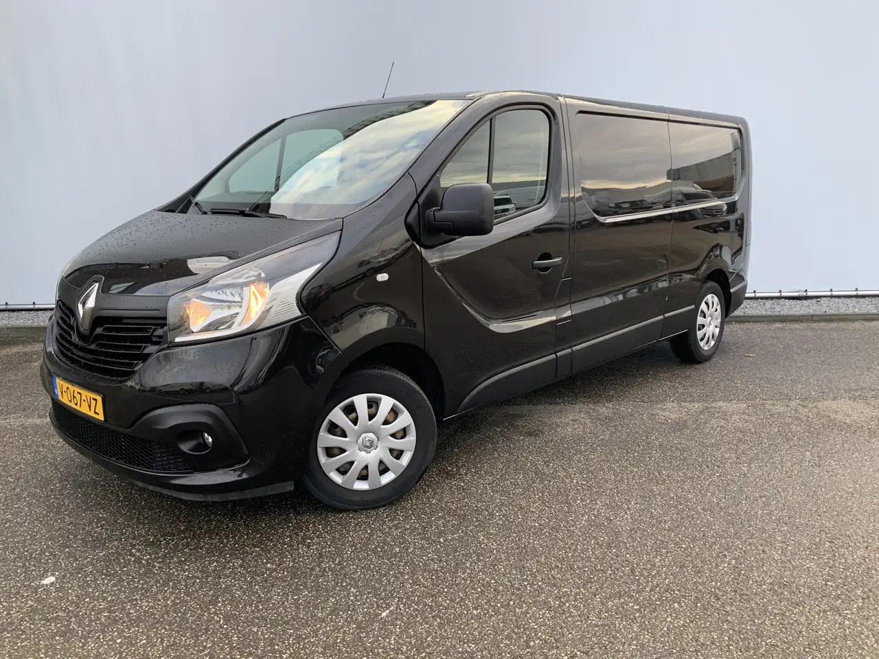 Renault Trafic 1.6 dCi T29 L2H1 Airco Cruise Trerkhaak 2000kg 3 Z - Furgón: foto 1 Renault Trafic 1.6 dCi T29 L2H1 Airco Cruise Trerkhaak 2000kg 3 Z - Furgón: foto 1
