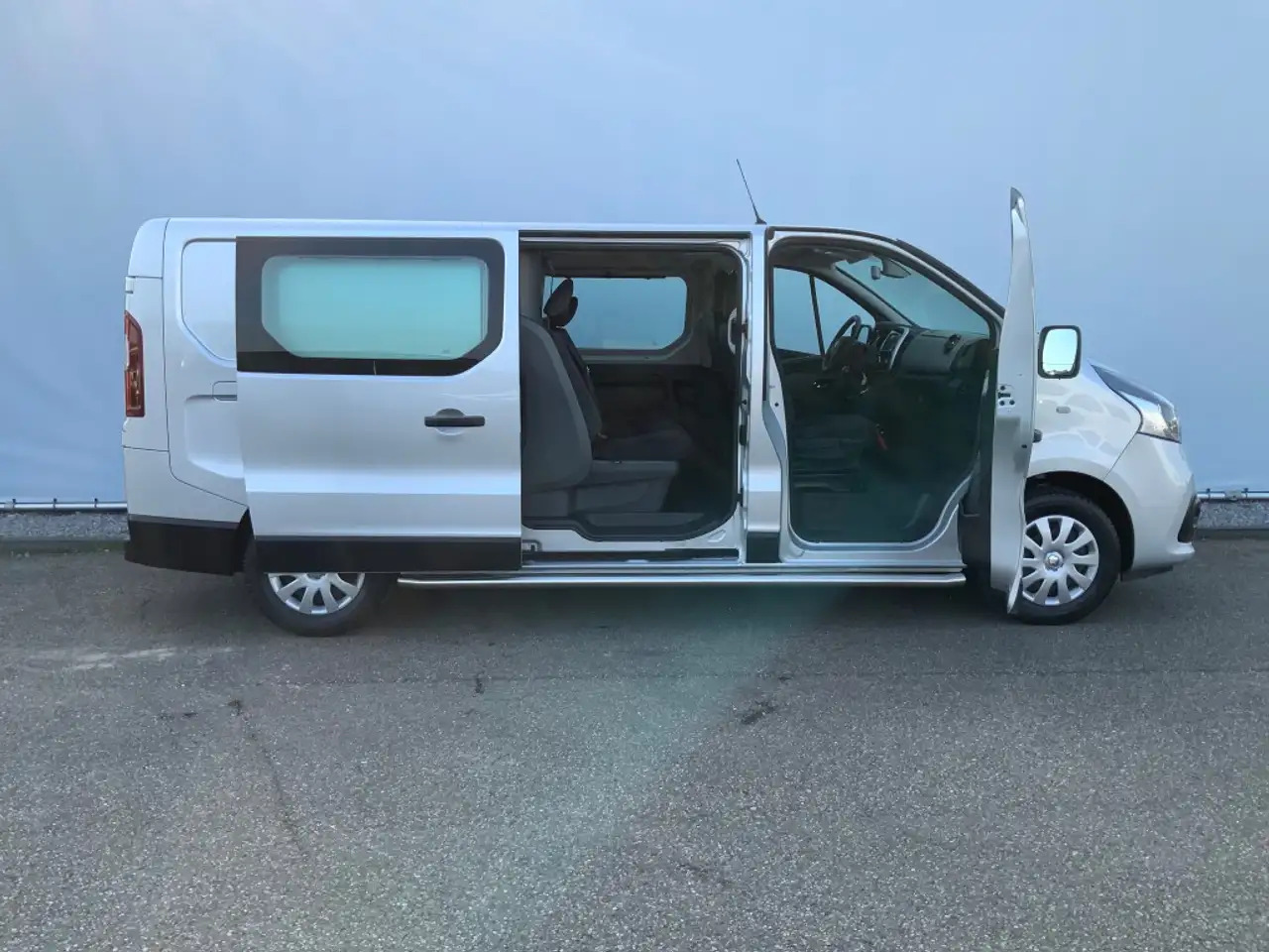 Renault Trafic 1.6 dCi T29 L2H1 Dub Cab Airco Camera Navi Trekhaa - Furgoneta combi: foto 5 Renault Trafic 1.6 dCi T29 L2H1 Dub Cab Airco Camera Navi Trekhaa - Furgoneta combi: foto 5