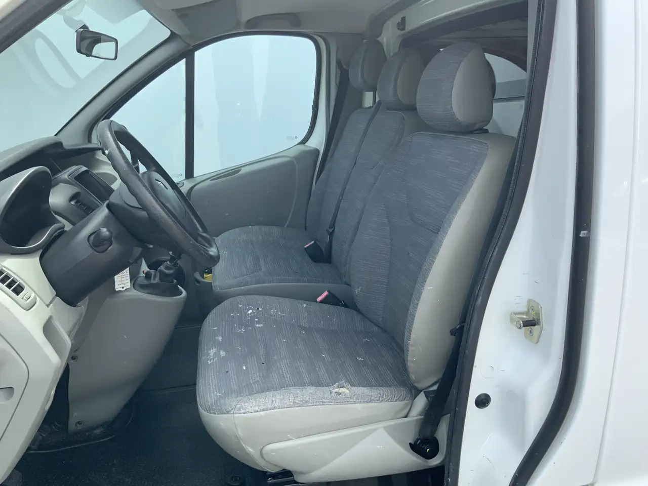 Renault Trafic 2.0 dCi T29 L1H1 Eco 3 Zits Imperiaal Trekhaak 200 - Furgón: foto 4 Renault Trafic 2.0 dCi T29 L1H1 Eco 3 Zits Imperiaal Trekhaak 200 - Furgón: foto 4
