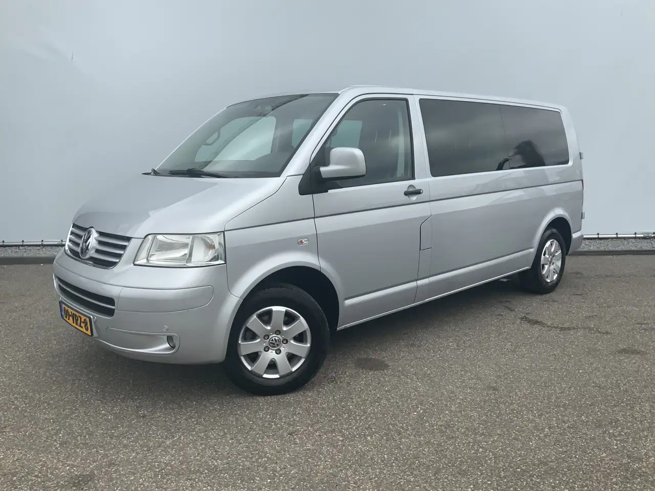 Volkswagen T5 Transporter 2.5 TDI 340 Automaat Trendline Dub Cab 5 Zits Leer - Furgoneta combi: foto 1 Volkswagen T5 Transporter 2.5 TDI 340 Automaat Trendline Dub Cab 5 Zits Leer - Furgoneta combi: foto 1