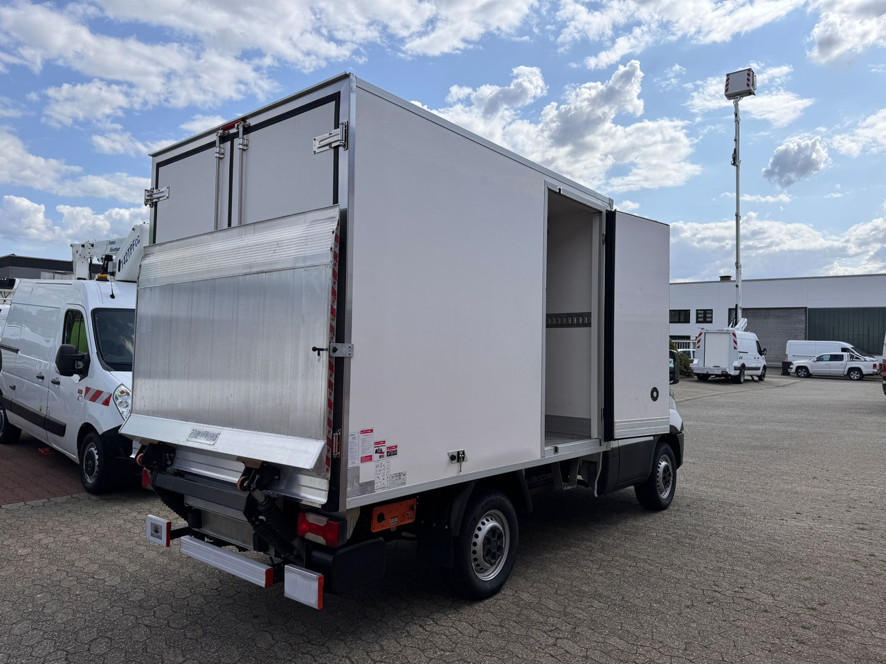 IVECO Daily 35S14 Tiefkühlkoffer Carrier Pulsor 350 LBW EURO 6 - Furgoneta frigorifica: foto 4 IVECO Daily 35S14 Tiefkühlkoffer Carrier Pulsor 350 LBW EURO 6 - Furgoneta frigorifica: foto 4