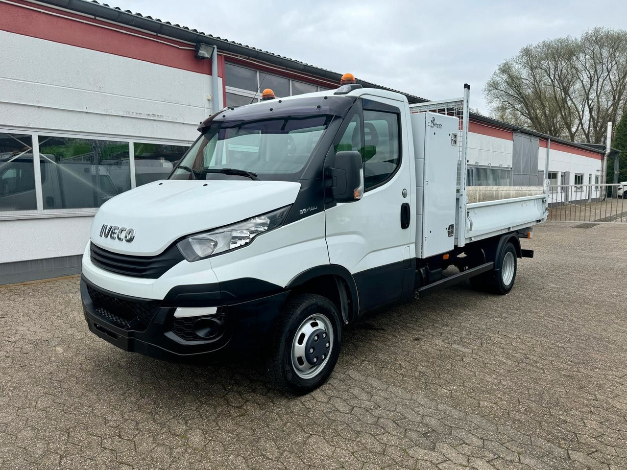 Iveco Daily 35C14 Kipper EURO 6 - Furgoneta basculante: foto 1 Iveco Daily 35C14 Kipper EURO 6 - Furgoneta basculante: foto 1