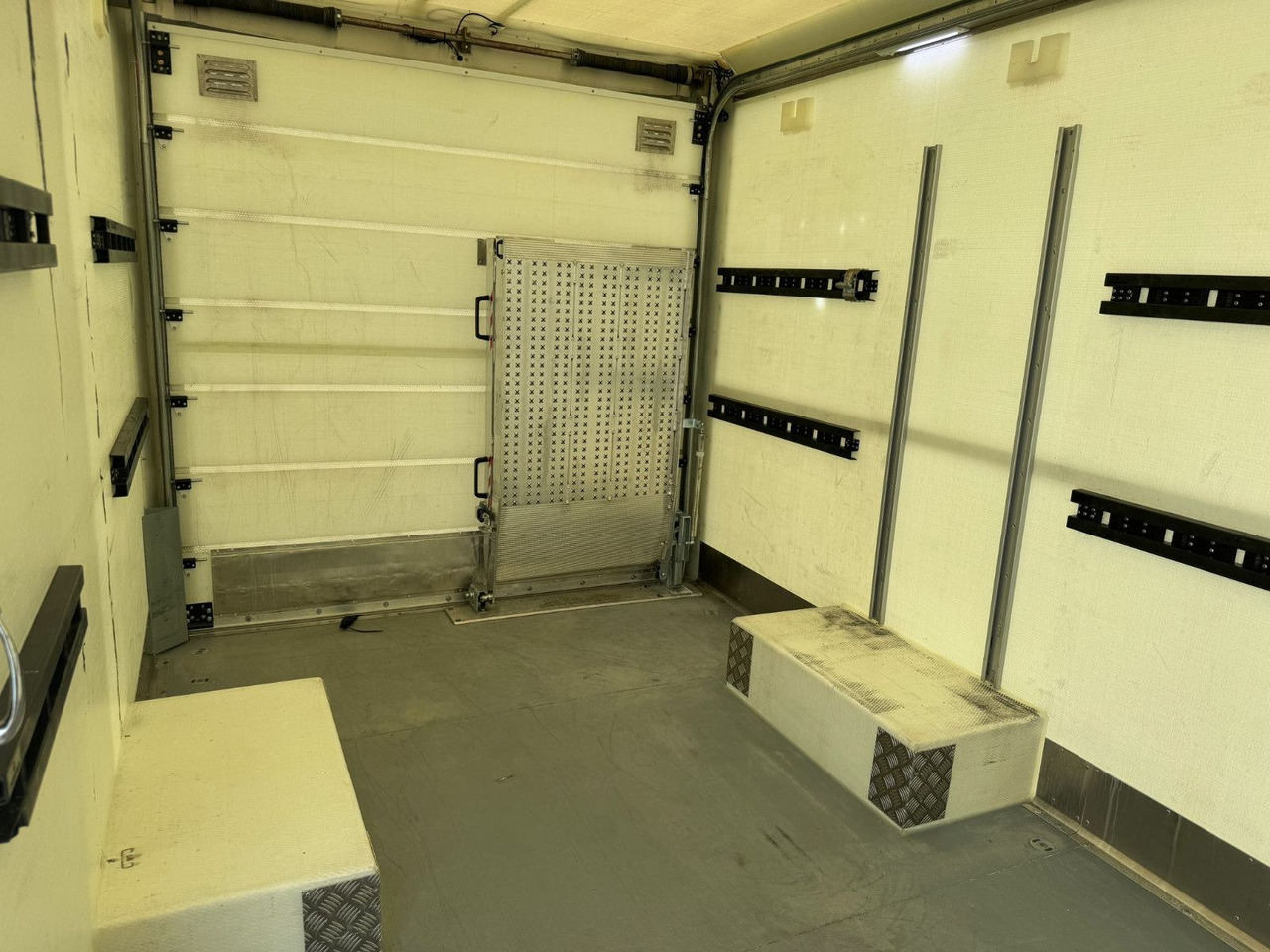 Furgoneta caja cerrada Renault Master Koffer mit Auffahrrampe 1200kg Nutzlast: foto 11 Furgoneta caja cerrada Renault Master Koffer mit Auffahrrampe 1200kg Nutzlast: foto 11