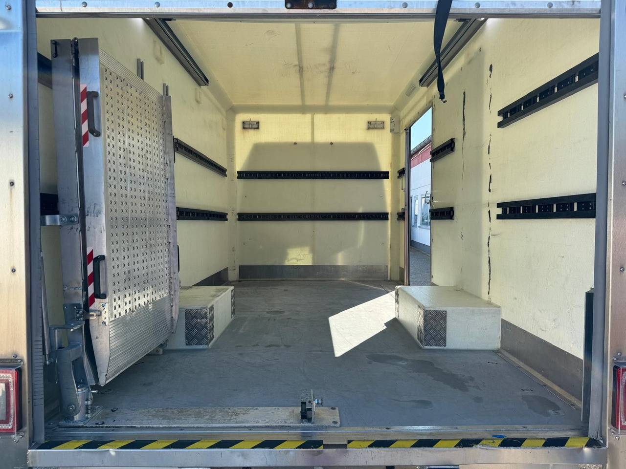 Furgoneta caja cerrada Renault Master Koffer mit Auffahrrampe 1200kg Nutzlast: foto 9 Furgoneta caja cerrada Renault Master Koffer mit Auffahrrampe 1200kg Nutzlast: foto 9