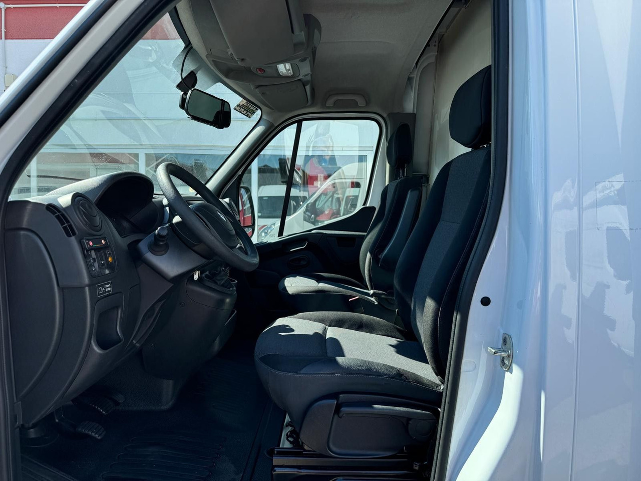 Furgoneta caja cerrada Renault Master Koffer mit Auffahrrampe 1200kg Nutzlast: foto 13 Furgoneta caja cerrada Renault Master Koffer mit Auffahrrampe 1200kg Nutzlast: foto 13