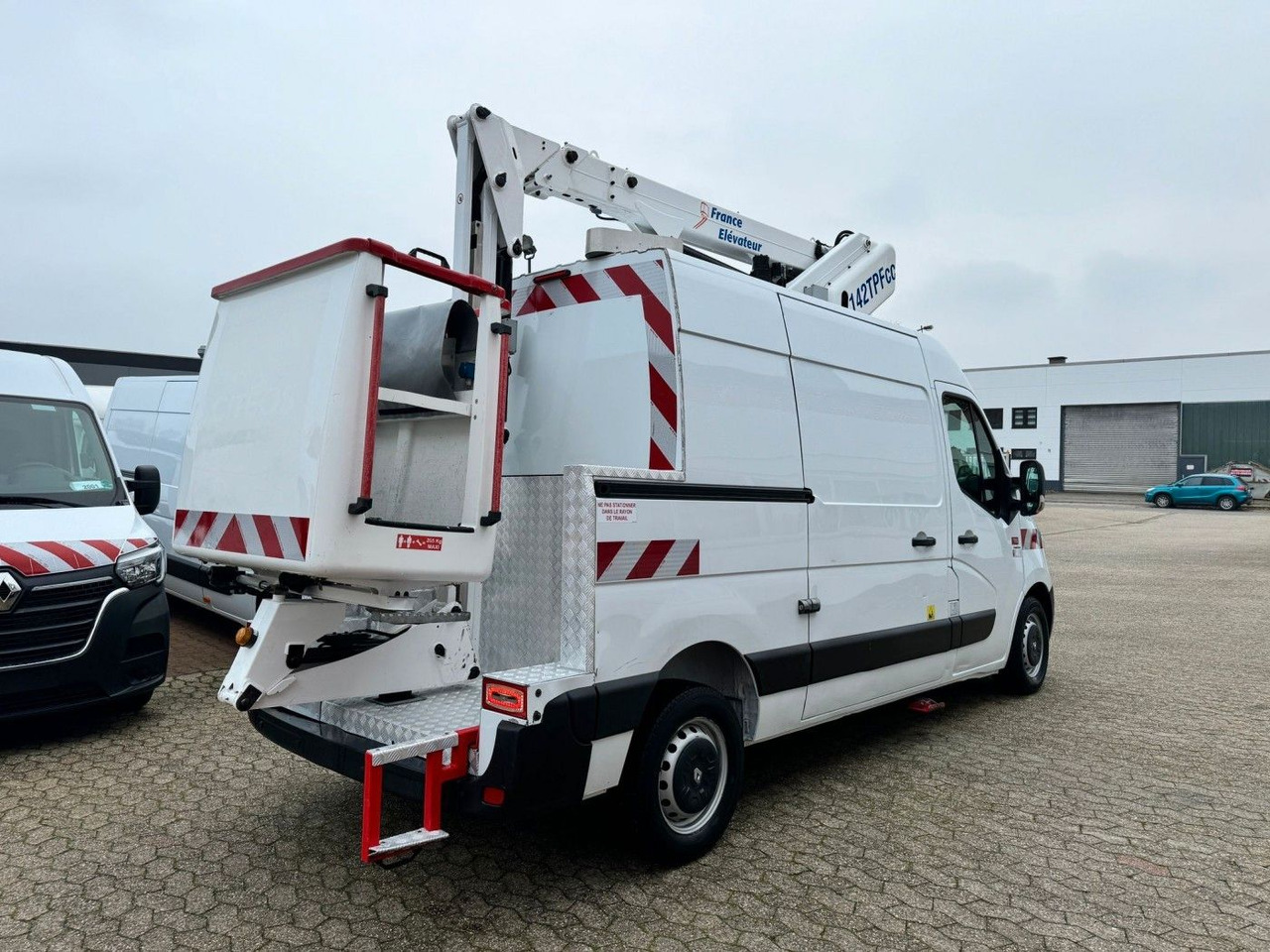 Renault Master Steiger France Elévateur 142 TPFcc - Camión con plataforma elevadora: foto 4 Renault Master Steiger France Elévateur 142 TPFcc - Camión con plataforma elevadora: foto 4