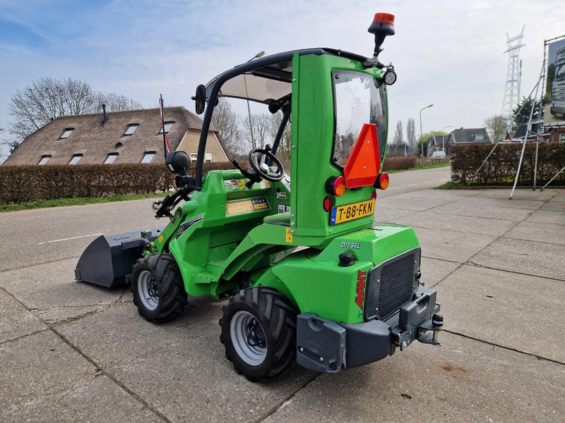 Avant M523 met 317 uur, in nieuwstaat!! - Minicargadora de cadenas: foto 4 Avant M523 met 317 uur, in nieuwstaat!! - Minicargadora de cadenas: foto 4