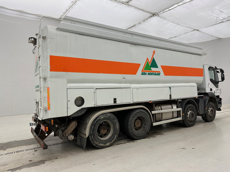 Iveco Eurotrakker 450 - Camión cisterna: foto 4 Iveco Eurotrakker 450 - Camión cisterna: foto 4