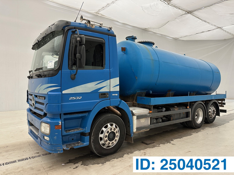 Mercedes-Benz Actros 2532 - 6x2 - Camión cisterna: foto 1 Mercedes-Benz Actros 2532 - 6x2 - Camión cisterna: foto 1