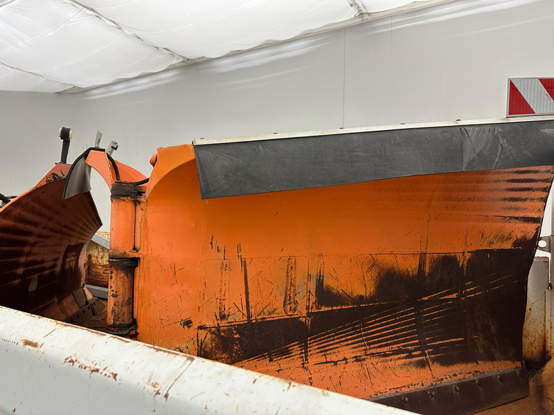 Mercedes-Benz Axor 1833 - 4x4 - Camión volquete: foto 4 Mercedes-Benz Axor 1833 - 4x4 - Camión volquete: foto 4