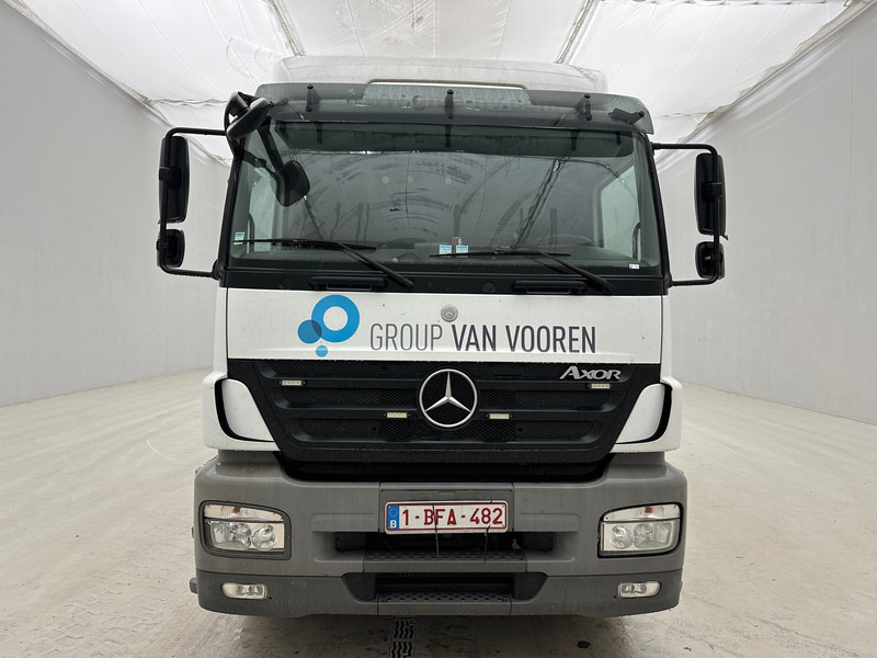 Mercedes-Benz Axor 1833 - Camión caja cerrada: foto 2 Mercedes-Benz Axor 1833 - Camión caja cerrada: foto 2