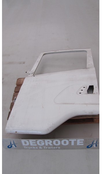 Scania 4s - Puerta y piezas para Camión: foto 1 Scania 4s - Puerta y piezas para Camión: foto 1