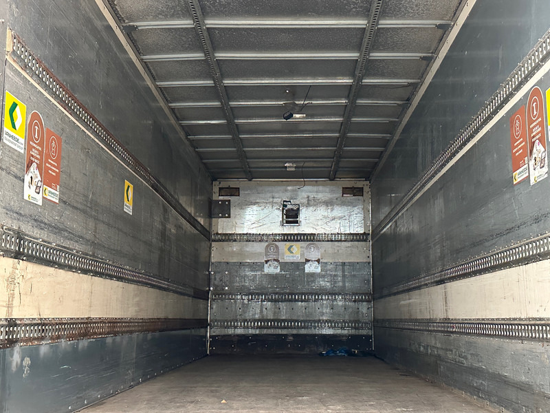 Volvo FE 300 - 6x2 - Camión caja cerrada: foto 5 Volvo FE 300 - 6x2 - Camión caja cerrada: foto 5