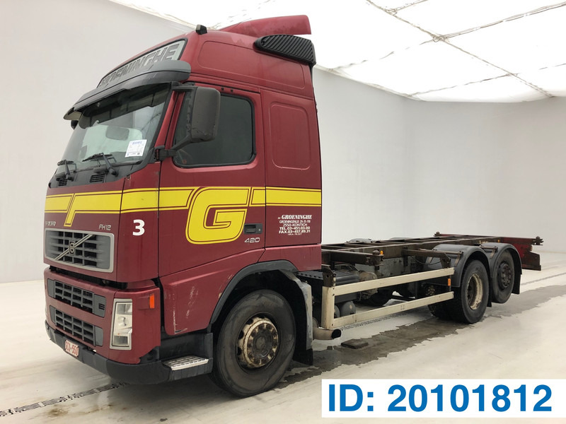 Volvo FH12.420 Globetrotter - Camión chasis: foto 1 Volvo FH12.420 Globetrotter - Camión chasis: foto 1